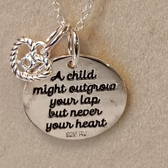 VINTAGE 925 RJ AVON STERLING SILVER INITIAL "T" NECKLACE 18". - Picture 3 of 5